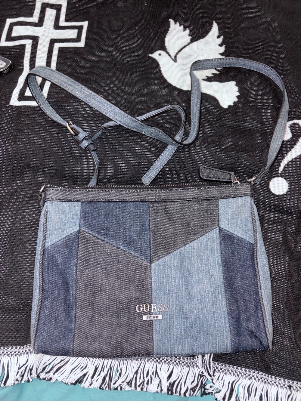 Vintage GUESS Patchwork Denim Shoulder Bag Y2K Multi Blue Jean Pouch BB656814